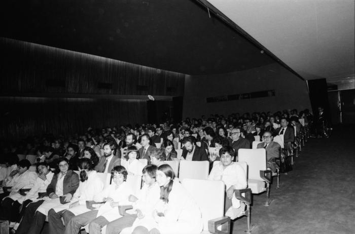 Negativos fotográficos: Publico Hall Central y Sala Lugones - Ciclo "La herencia del hombre".  